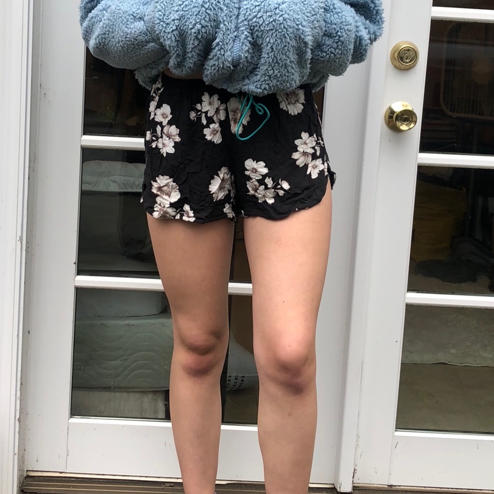 Flowy flower print Brandy Melville shorts